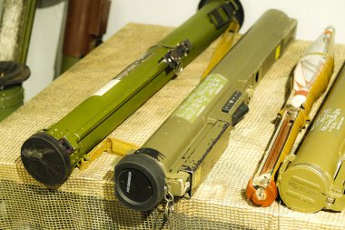 Ukrayna Ordusu için düzenlenen bir eğitim seminerinde çeşitli el bombaları atıldı. Yüksek kalite fotoğraf