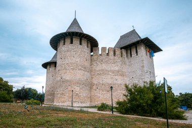 Moldova 'nın Soroca kentindeki antik kale, mavi gökyüzünün arka planına karşı. Yüksek kalite fotoğraf