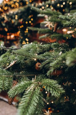 Avrupa Noel pazarında tatil süslemeleri