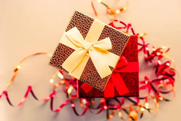 Новорічна Подарункова Коробка Святковими Стрічками — стокове фото