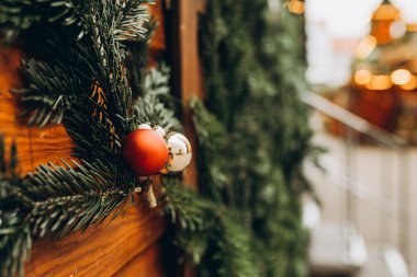 Avrupa Noel pazarında tatil süslemeleri