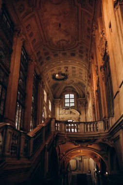 Torino, Piemonte, İtalya - 23 Haziran 2022: Kraliyet Sarayı. Palazzo Reale 'nin zengin, lüks Barok iç mekanları