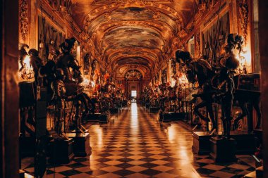 Torino, Piemonte, İtalya - 23 Haziran 2022: Kraliyet Sarayı. Palazzo Reale 'nin zengin, lüks Barok iç mekanları