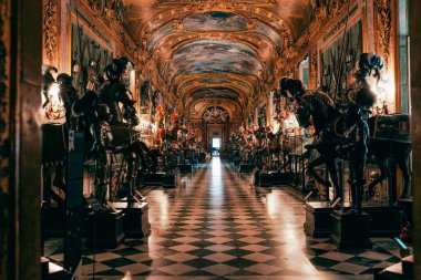 Torino, Piemonte, İtalya - 23 Haziran 2022: Kraliyet Sarayı. Palazzo Reale 'nin zengin, lüks Barok iç mekanları