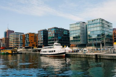 Sandtorhafen Kanalı, Hamburg Speicherstadt ve Hafencity şehirleri