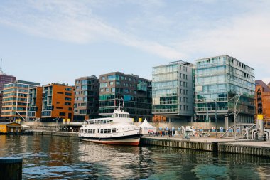 Sandtorhafen Kanalı, Hamburg Speicherstadt ve Hafencity şehirleri