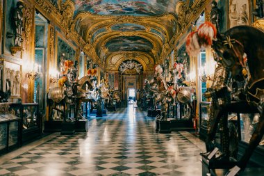 Torino, Piemonte, İtalya - 23 Haziran 2022: Kraliyet Sarayı. Palazzo Reale 'nin zengin, lüks Barok iç mekanları