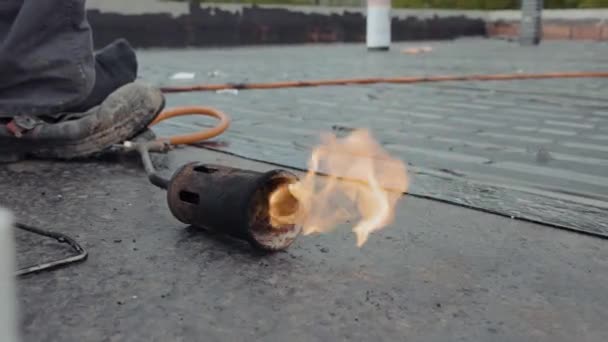Burner Flame Placed Flat Bituminous Membrane Roof — Stok video