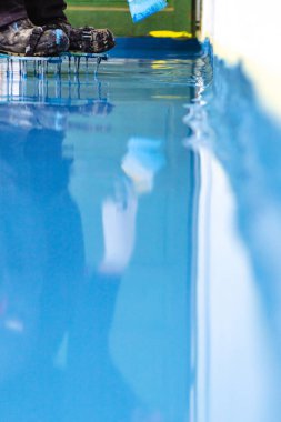 Self leveling blue epoxy floor in the gym