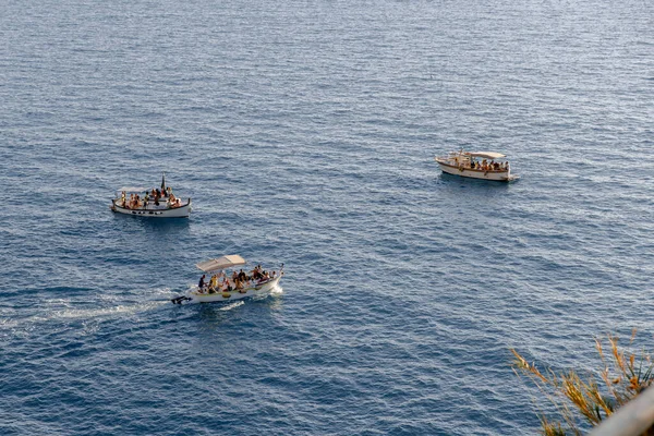 Небольшие Лодки Туристами Посещающие Деревень Терре Синем Море Лодки Можно — стоковое фото
