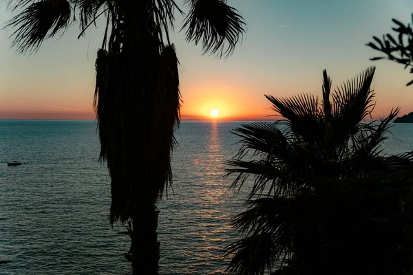 Sonnenuntergang Über Dem Meer Entlang Der Küste Der Italienischen Riviera — Stockfoto