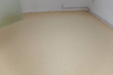 Antibakteriyel epoksi döşeme çözeltisi, temizlik odası ortamları için mükemmel. Kusursuz ve dayanıklı, hijyene karşı yüksek performanslı bir çözüm sağlıyor..