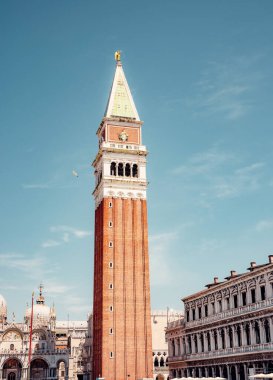 Venedik, İtalya 'daki St. Mark' s Campanile. San Marco Meydanı 'ndan görüntü.