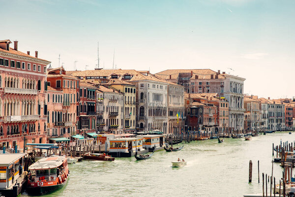 Captivating view of Venice's Grand Canal: beautifully colored buildings, boats, and gondolas adorning the waterway, bathed in a fantastic light.