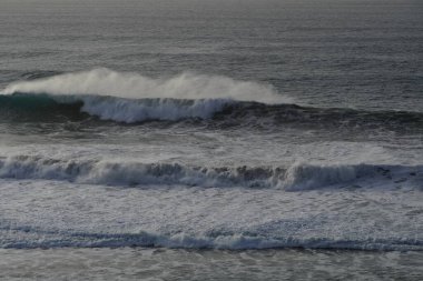 Büyük adada güzel okyanus dalgaları
