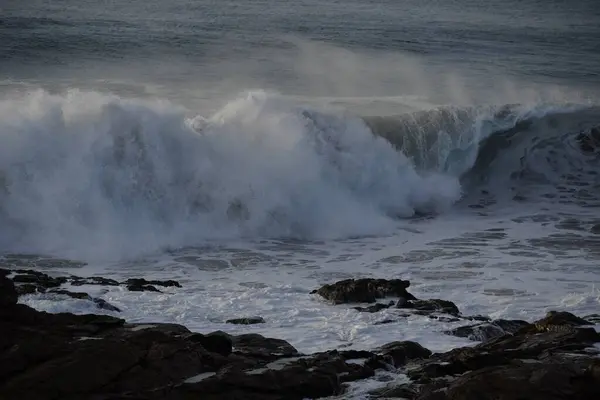 Deniz dalgaları Beach