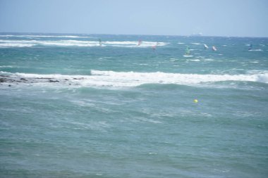Kuzey Kıbrıs 'ta güzel deniz dalgaları.