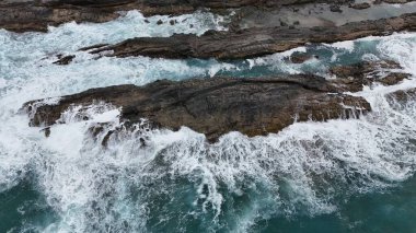 Deniz kıyısının güzel manzarası