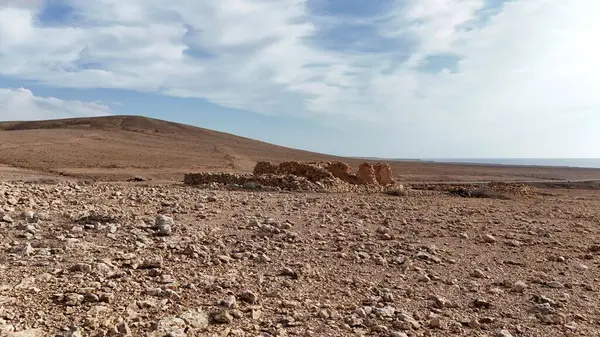 İsrail 'deki Negev çölünün kalıntıları.