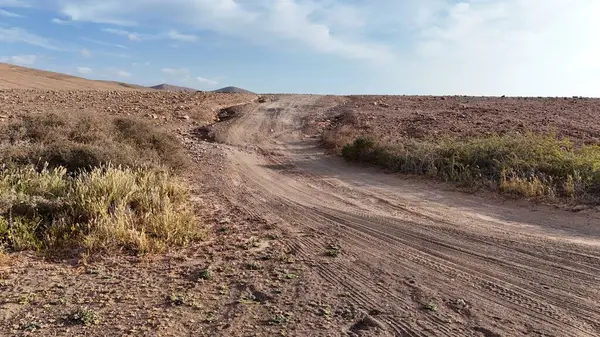 İspanya 'nın kuzeyindeki dağlarda yol