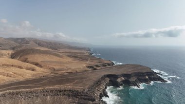 Lanzarote 'un güzel sahil şeridi, kanarya adasının hava manzarası.
