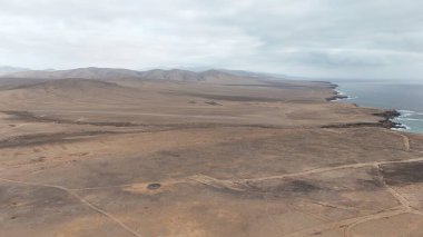 Fuerteventura 'da tepeden dağa manzara. İspanya.