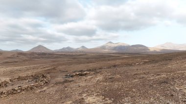 Lanzarote 'deki volkanik dağlar ve volkanik manzaralar