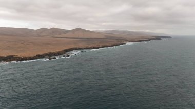 Deniz kıyısının güzel manzarası