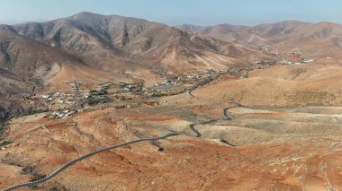 Dağların güzel hava manzarası