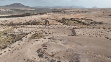 Fuerteventura adasının kuzeyindeki dağlarla manzara, kanarya adaları, İspanya.