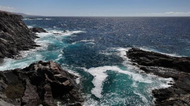 İsrail adasındaki Akdeniz kıyısının manzarası