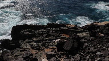 Kayalık sahil şeridi, doğa manzarası