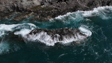 Deniz kıyısının güzel manzarası