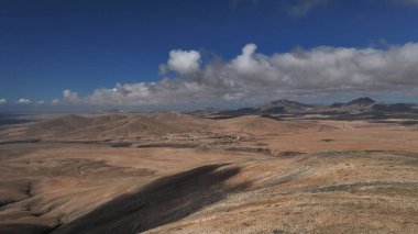 İsrail 'in kuzeyindeki Negev dağlarıyla güzel bir manzara.