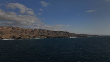 Atlantik Okyanusu 'nda dalgalar, Fuerteventura, İspanya. yüksek kaliteli fotoğraf