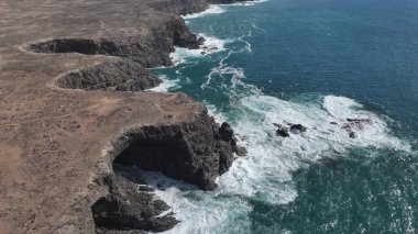 Deniz kıyısının güzel manzarası