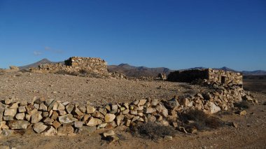 Petra şehrinin büyük duvarı.