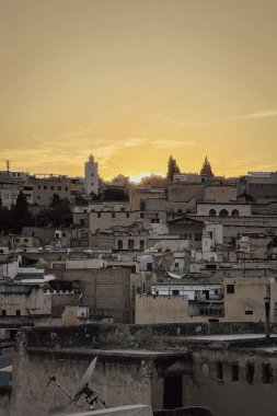 Gün batımında eski Fez Medine 'si üzerinde panoramik manzara