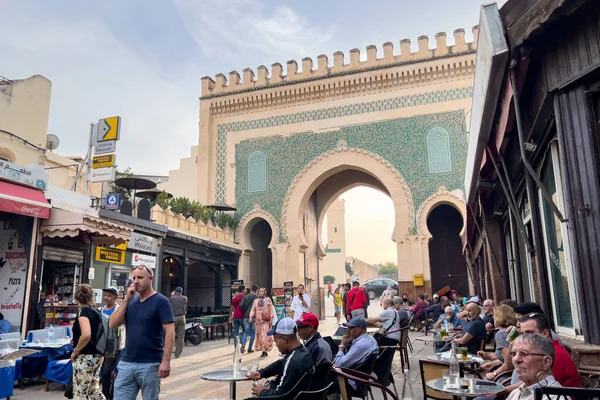 People Walking Nearby Blue Gate Medina Fez — Zdjęcie stockowe