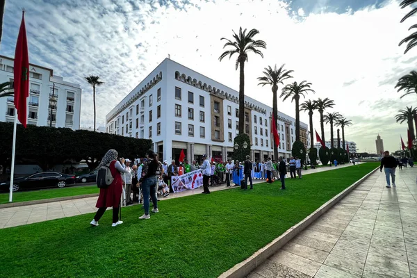 Gruppen Demonstranter Från Saharakriget Protesterade Inför Marockos Parlament Rabat Royaltyfria Stockbilder