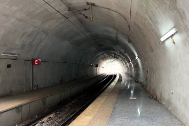 Rabat, Fas 'taki tren istasyonunda demiryolu tünelleri.