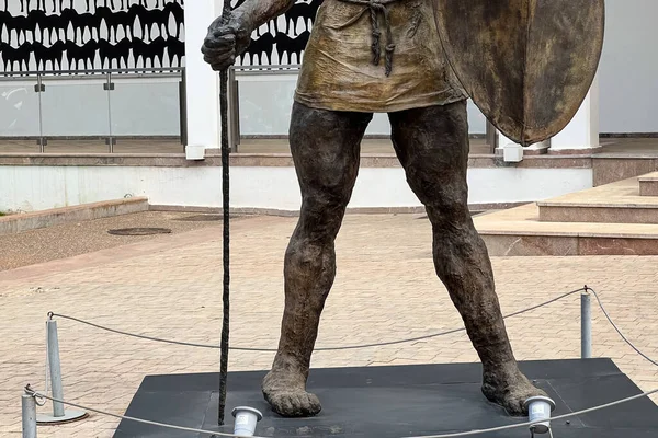 拉巴特穆罕默德六世现代和当代艺术博物馆外的马赛武士雕塑 — 图库照片