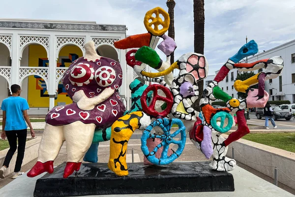 Rabat 'taki Muhammed VI Modern ve Çağdaş Sanat Müzesi' nin dışındaki La Machine a Rever heykeli.