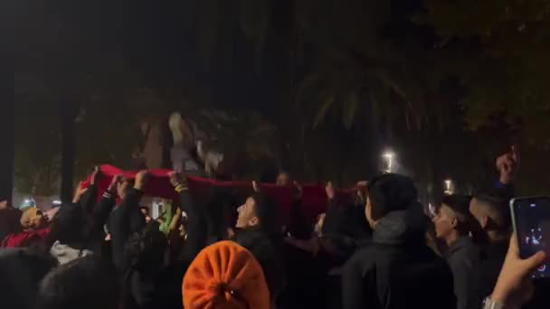Abanicos Marroquíes Con Banderas Ondeando Bloqueando Las Carreteras Después Victoria — Vídeo de stock