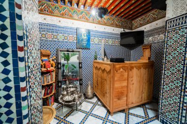 Fes, Fas 'ta geleneksel bir misafir evinde verilen resepsiyon.