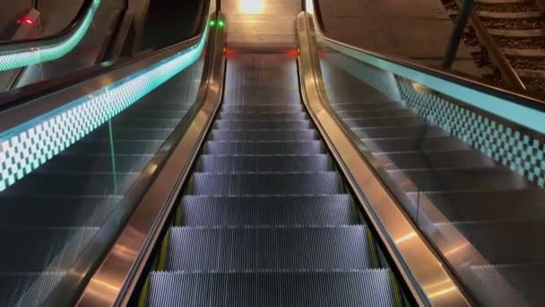 Moderní Eskalátor Pohybující Uvnitř Železniční Stanice Casablance Maroko — Stock video