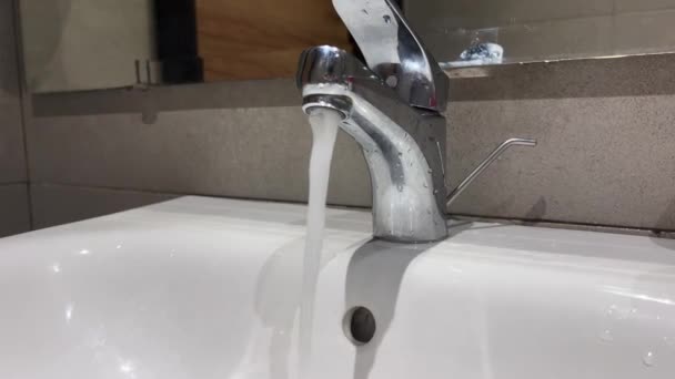 Water Running Faucet Tap White Sink — Stockvideo