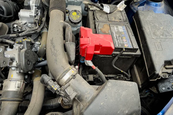 Close Open Fuel Car Motor Mechanic — Stock Photo, Image