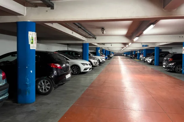 Автомобили Припаркованные Подземных Машинах Центре Города Рабат Марокко — стоковое фото