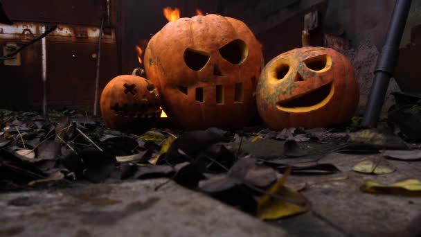 Halloween Narancs Tök Nyomornegyedekben — Stock videók